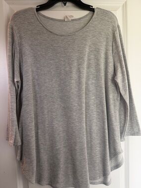 Source Unknown Heather Gray Long Sleeve Scoop Neck Blouse